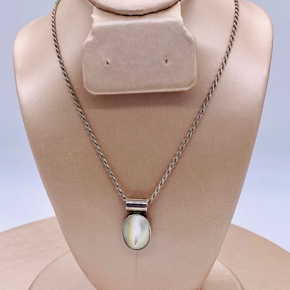 EUC Vintage Sterling Silver White Cats Eye Quartz Slide Pendant & Chain - Picture 4 of 14